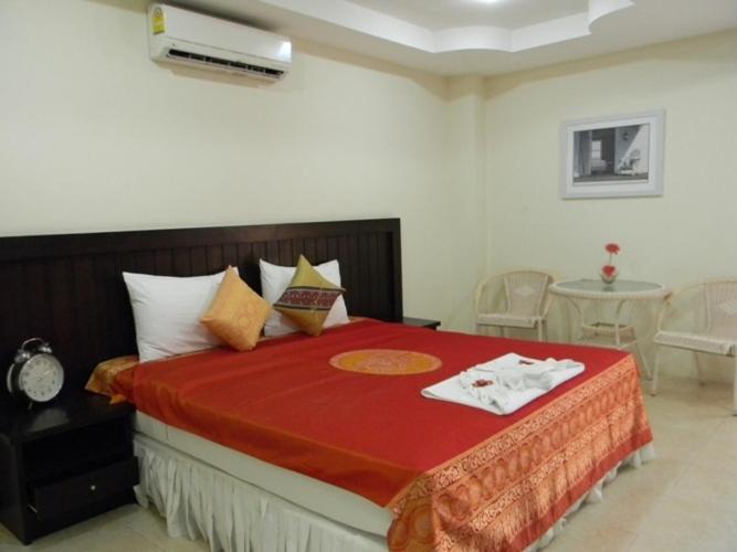 Hill Side Patong Hotel Стая снимка