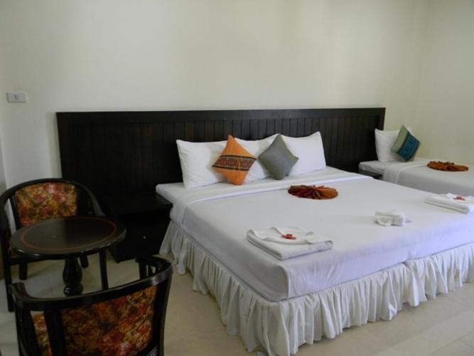 Hill Side Patong Hotel Стая снимка