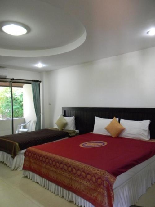 Hill Side Patong Hotel Стая снимка