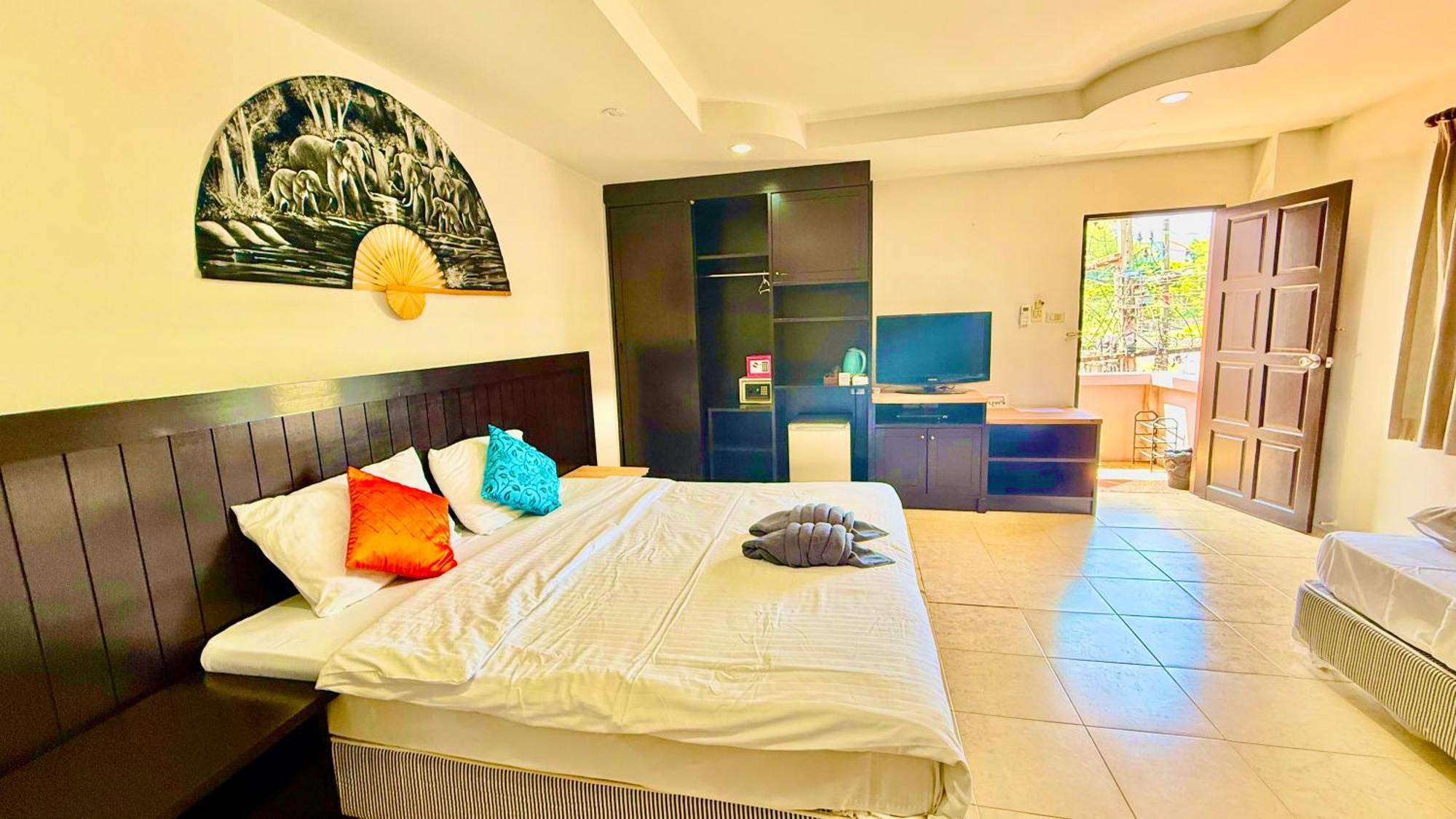Hill Side Patong Hotel Екстериор снимка