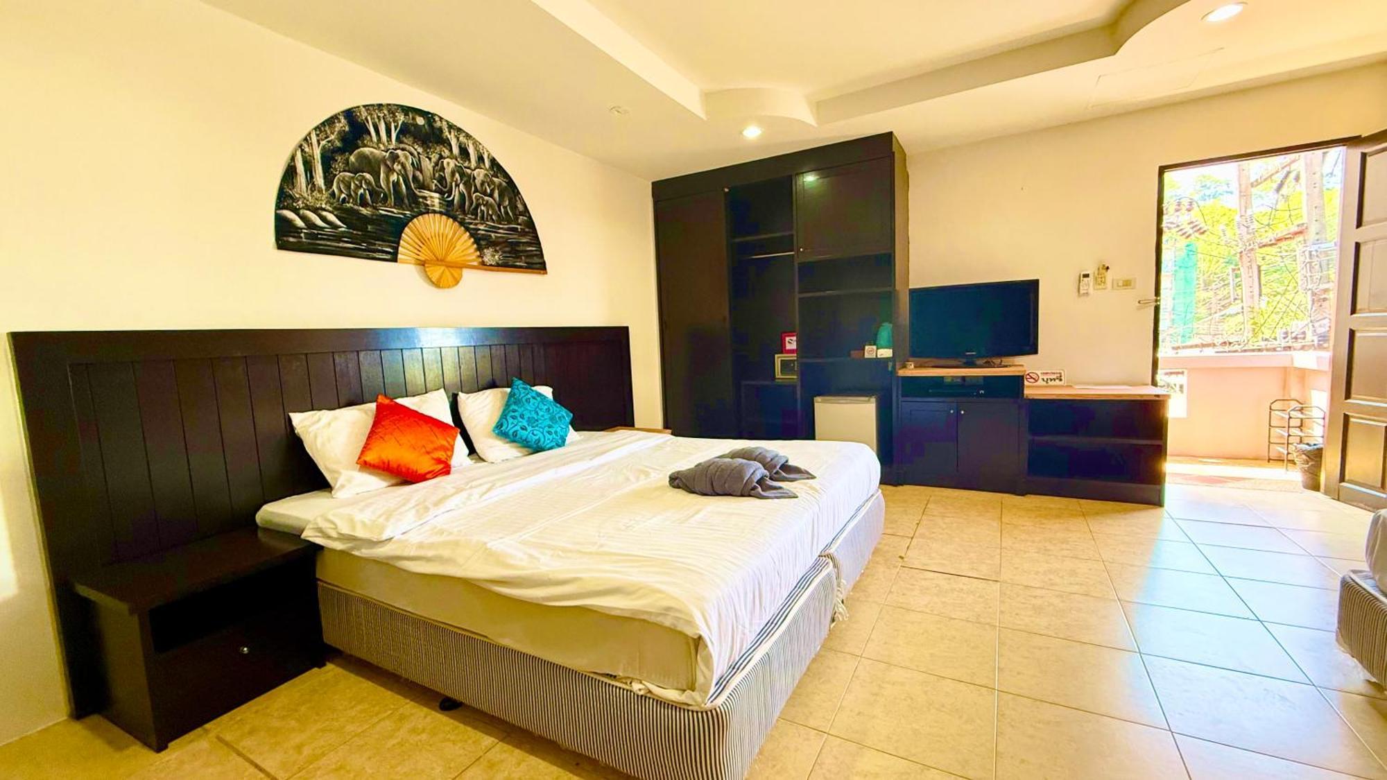 Hill Side Patong Hotel Екстериор снимка
