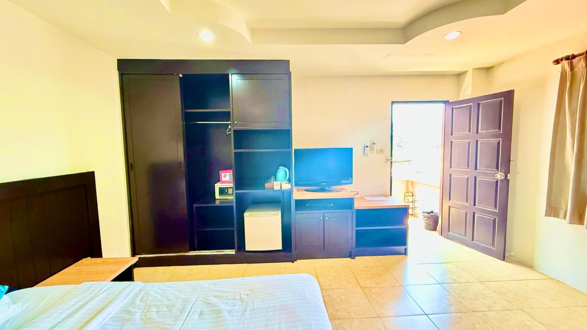 Hill Side Patong Hotel Екстериор снимка